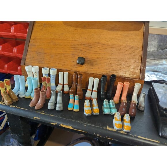 2001 Vintage Bratz Shoes 18 Pairs Boots Shoes 2 Duplicates 2 Singles - Picture 1 of 6